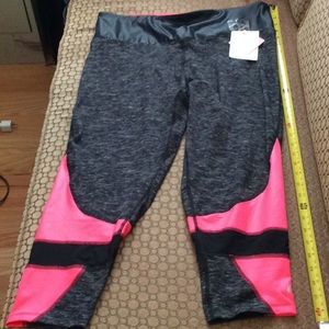Marika capri leggings. *PRICE FIRM